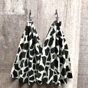 Custom leather earrings - black/white leopard print